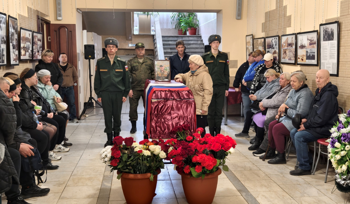 «Спас многих молодых». На Аллее Героев похоронили Андрея Иовлева